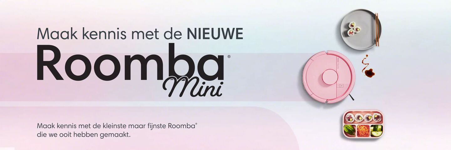 Maak kennis met de nieuwe Roomba&reg; Mini, de kleinste en krachtigste Roomba&reg; die we ooit hebben gemaakt. Roze Roomba&reg; Mini naast een bord en bentobox
